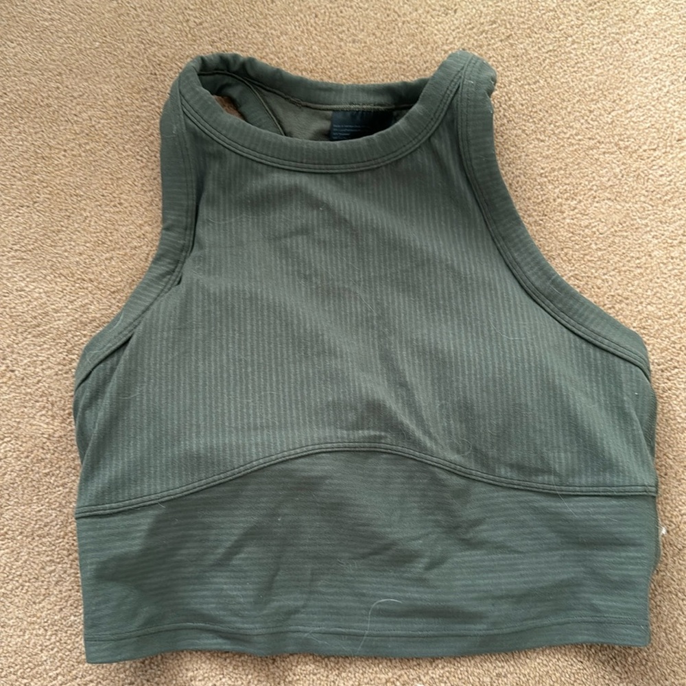 Cropped lululemon workout tank